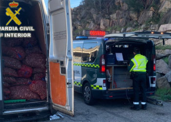 La Guardia Civil requisa 900 kilos de almeja clandestina en Mos