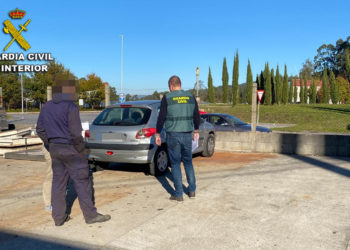 Desde Vigo a Vilaboa en sentido contrario hasta chocar contra el peaje… y más allá