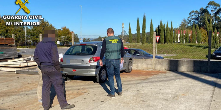 Desde Vigo a Vilaboa en sentido contrario hasta chocar contra el peaje… y más allá