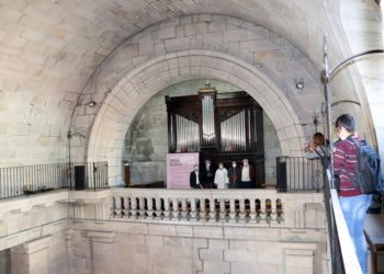 El sorprendente ascenso por la escalinata «secreta» que lleva al tesoro mejor guardado de la Colexiata de Vigo