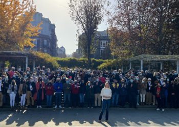 Marta Fernández-Tapias se rodea de militantes para hacer oficial su candidatura al PP de Vigo
