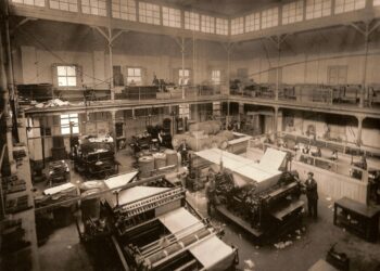 Ángel de Lema y Marina funda Faro de Vigo