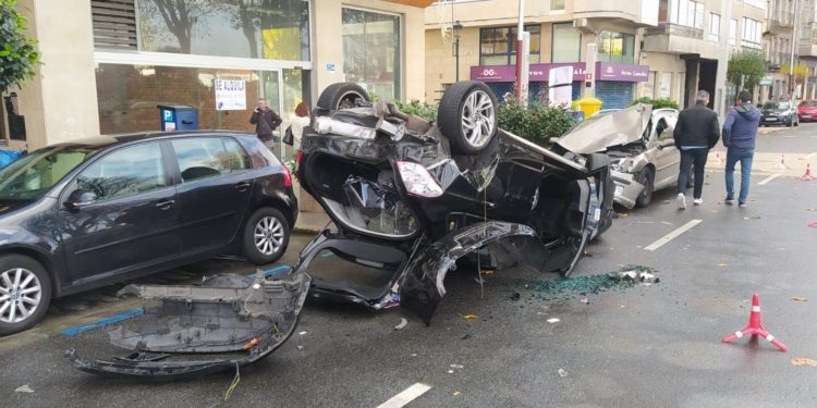 Aparatoso accidente de tráfico en el centro de Vigo
