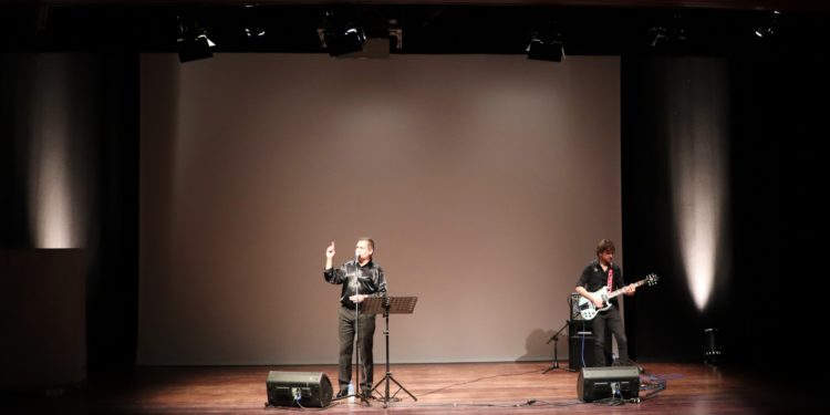 O vigués Alberto Cunha presenta o seu libro-disco «Escolma Aberta»