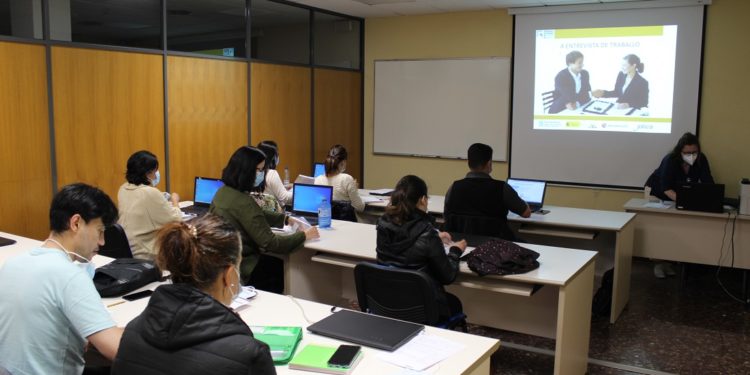 Sesenta y tres vigueses logran empleo tras participar en un programa de la CEP