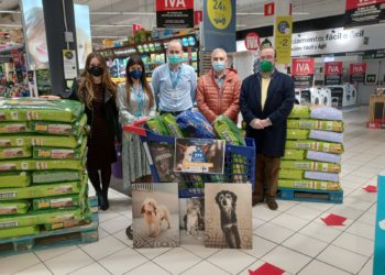 Seis protectoras de animales locales reciben 1.650 kilos de pienso solidario