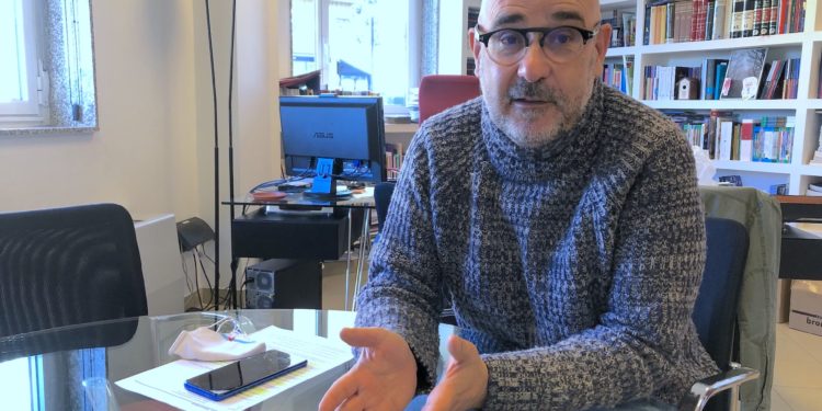 «Cambiaba toda a miña carreira literaria, toda, sen dubidalo, por unha carreira discográfica»