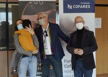 La pequeña Chaki regresa a Togo tras ser operada tres veces en el Álvaro Cunqueiro de Vigo