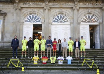 Recepción ao Club Ciclista Rías Baixas  tras proclamarse campión na elite española