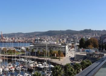 El área sanitaria de Vigo reduce de nuevo los casos activos; Ourense y A Coruña, al alza