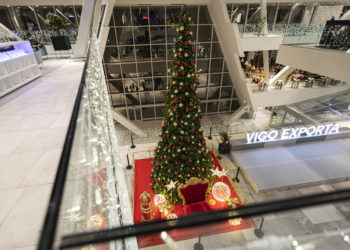 Ya es Navidad también en Vialia Vigo: así fue el encendido Cuenta atrás, atracciones, espectáculo musical, baile y también discursos. No faltó de nada para poner en marcha el alumbrado del complejo