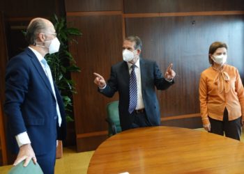 Caballero pide “sentido común” y frenar el relleno para “aparcar camiones” en Beiramar