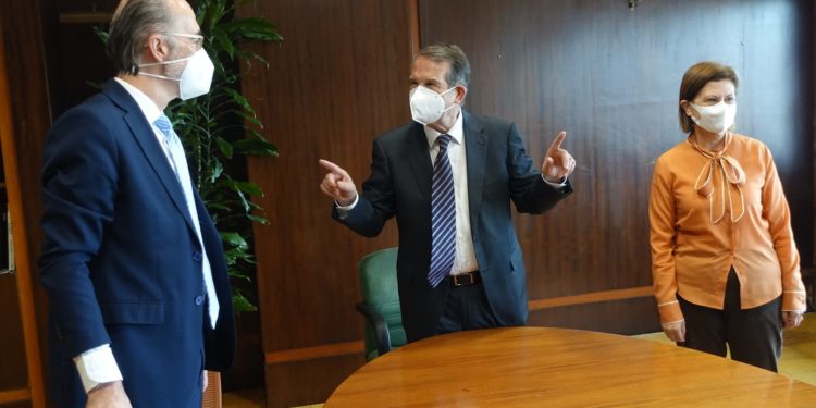 Caballero pide “sentido común” y frenar el relleno para “aparcar camiones” en Beiramar