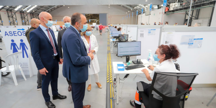 Galicia espera vacunar contra la Covid-19 a menores de 12 años “lo antes posible”