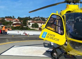 Herida una mujer en O Rosal por una mesa que voló al aterrizar un helicóptero del 061