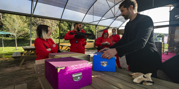 «El juego del calamar» se estrena en Vigo con lleno: «¡Luz verde, ya puedes correr y parar!»