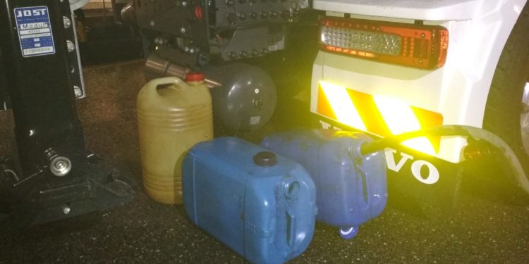 Tres detenidos en Vigo y dos en Mos por robar gasoil en un camión y en una obra