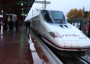 El AVE entre Galicia y Madrid, que arrancará antes de Navidad, pone sus billetes a la venta