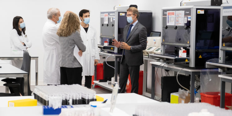 Galicia confirma sus dos primeros casos de variante ómicron, ambos en el área sanitaria de Vigo