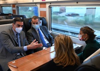 Pedro Sánchez: “España necesitaba este AVE tanto o más como Galicia”