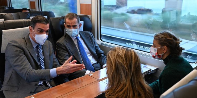 Pedro Sánchez: “España necesitaba este AVE tanto o más como Galicia”