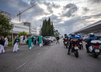 Las enfermeras advierten: «No haremos de policías pidiendo certificados covid a visitas y acompañantes»