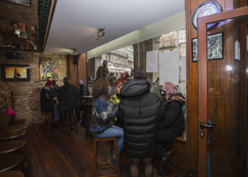 Galicia prohíbe los cócteles y actos de recepción con aperitivo y público de pie