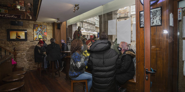 Galicia prohíbe los cócteles y actos de recepción con aperitivo y público de pie