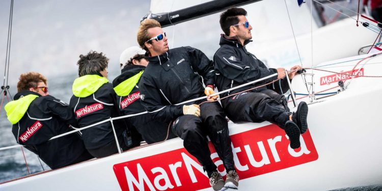 El «Marnatura» brilla en la ría de Vigo