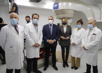 El Meixoeiro ensambla ya el acelerador lineal financiado por la Fundación Amancio Ortega