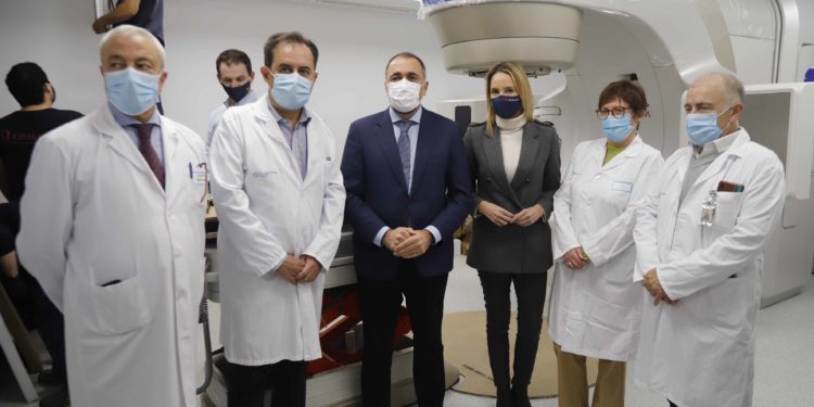 El Meixoeiro ensambla ya el acelerador lineal financiado por la Fundación Amancio Ortega