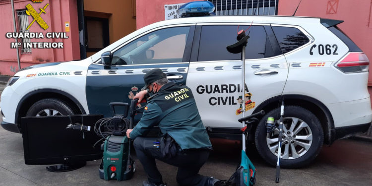 Encuentran en una tienda de Vigo los objetos robados en una casa de O Rosal