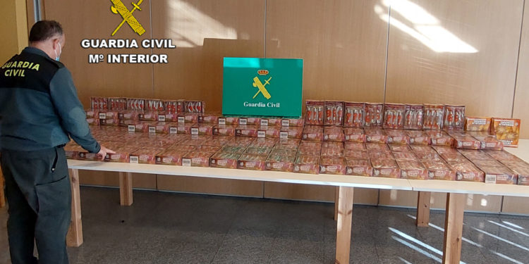La Guardia Civil interviene 4.448 unidades de artificios pirotécnicos en Mos