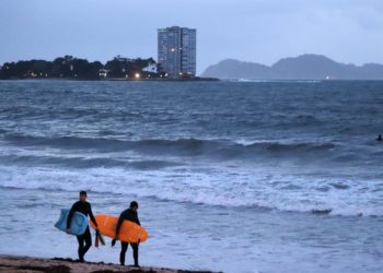 Cíes, Ons, Fisterra y Ares dan abrigo a 32 buques por el temporal; el puerto refugio de Langosteira, cero
