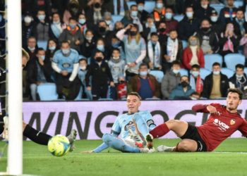 El Valencia y Maxi Gómez castigan la fragilidad del Celta