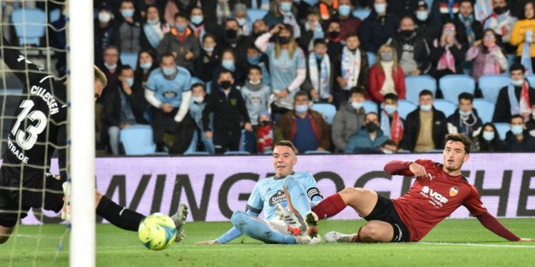 El Valencia y Maxi Gómez castigan la fragilidad del Celta