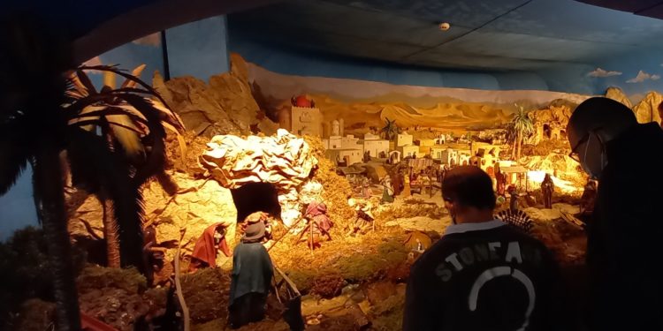 Abre el tradicional Belén y mercadillo de San Rafael: más de 70 años en Vigo