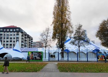 El Circo de Navidad de Vigo empieza con éxito total: entradas agotadas para el estreno