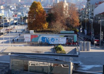 El área sanitaria de Vigo suma otros 200 positivos y cuatro ingresos más en hospitales