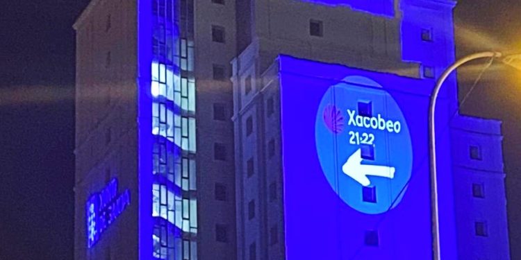 Pruebas de iluminación sobre la Cidade da Xustiza de Vigo