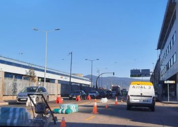 Más señalización contra el peligroso giro prohibido, ahora ya inviable, en Beiramar