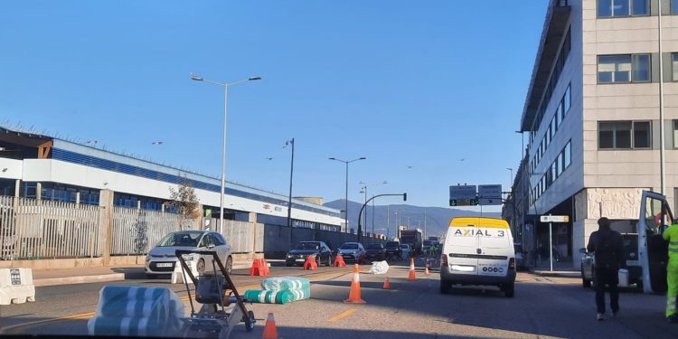 Más señalización contra el peligroso giro prohibido, ahora ya inviable, en Beiramar