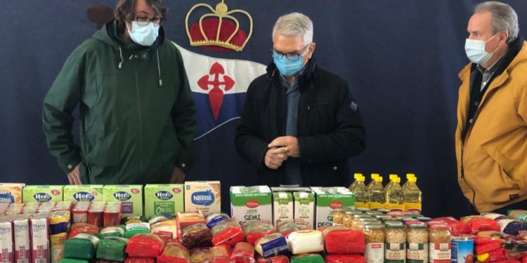 El mercadillo solidario del Náutico consigue más de 600 kilos de alimentos
