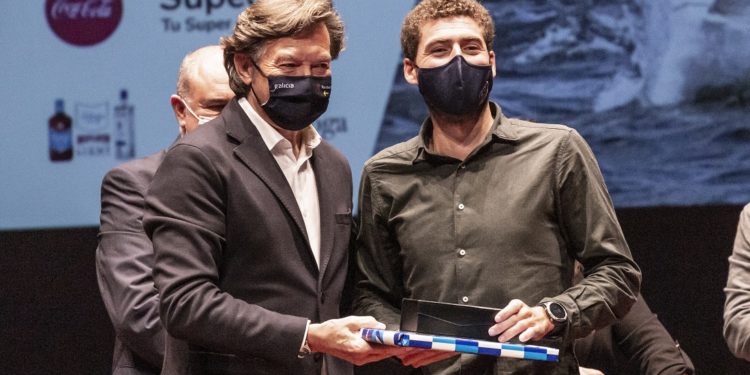 Nico Rodríguez da la receta para más éxitos en la vela gallega: «Hay que seguir con el trabajo en equipo»