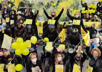 La «rebelión de las tijeras rotas» recorre Vigo motorizada