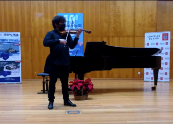 Petre Abraham y Miquel Keenan ganan la máxima categoría del X Concurso de Cordas “Cidade de Vigo”