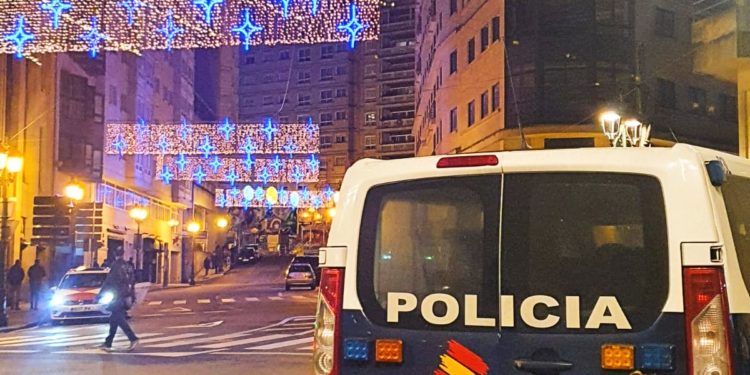 Operativo policial antibotellón para la Nochevieja de Vigo en Príncipe, zona Vialia y alumbrado de Navidad