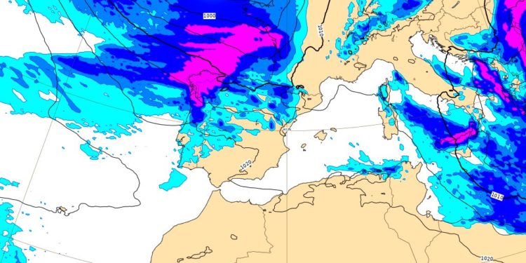 Una profunda borrasca activa los avisos en Galicia por lluvia, viento y mar