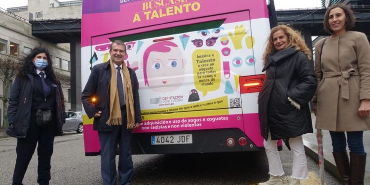 «Talento» xa circula polas rúas de Vigo en favor dos xoguetes non sexistas