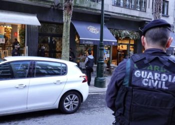 Despliegue de la Guardia Civil en el centro de Vigo en una operación por tráfico de drogas